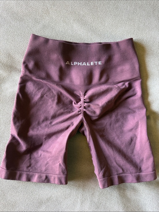 Alphalete Pants - Alphalete Women's Mauve High-Waist Scrunch Biker Shorts